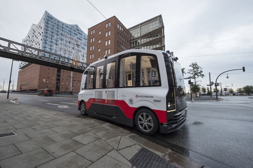 Erste Testfahrt: Selbstfahrender Elektro-Kleinbus in der Hafencity